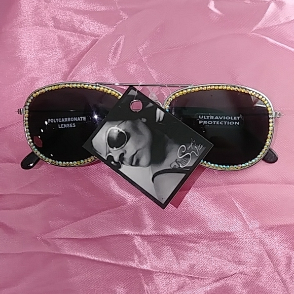 '23 SimplyVita sunglasses - Picture 5 of 5